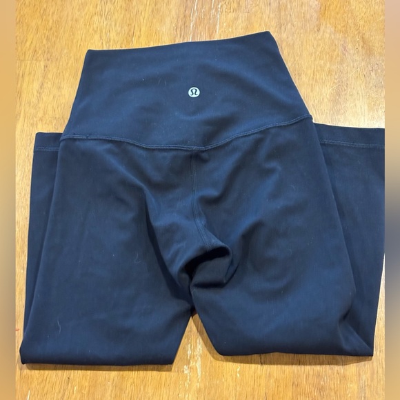 lululemon athletica Pants - Lululemon Black High Rise Crop Leggings Size 2 Hidden Waist Pocket Yoga Pants